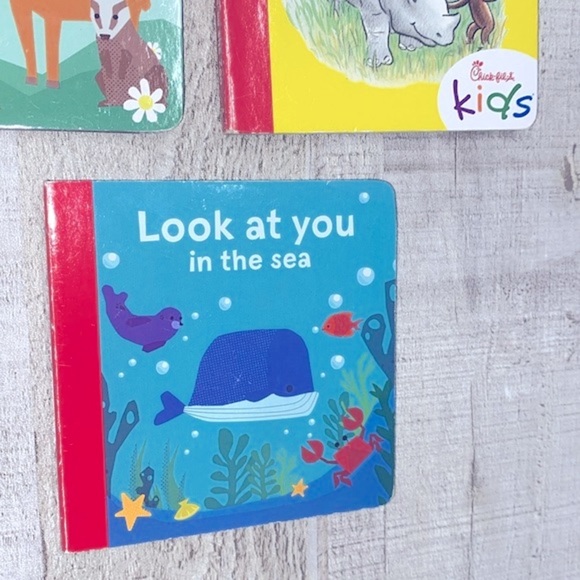 Set of 5 chick fil a miniature books - Picture 3 of 9